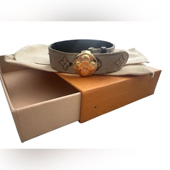 LOUIS VUITTON Monogram Mini Lin Wish Bracelet - Picture 2 of 14